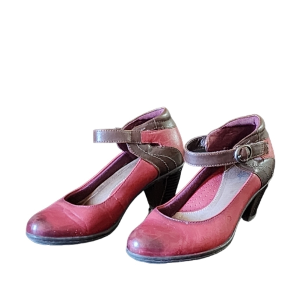 Earth leather heeled sandal color burgundy and brown size 5.5